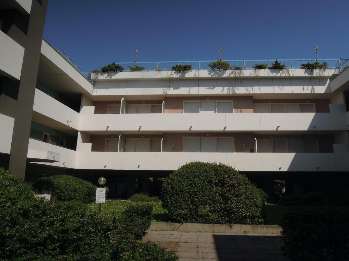 Three-room Bright Flat 150m From The Sea Appartamento Bibione