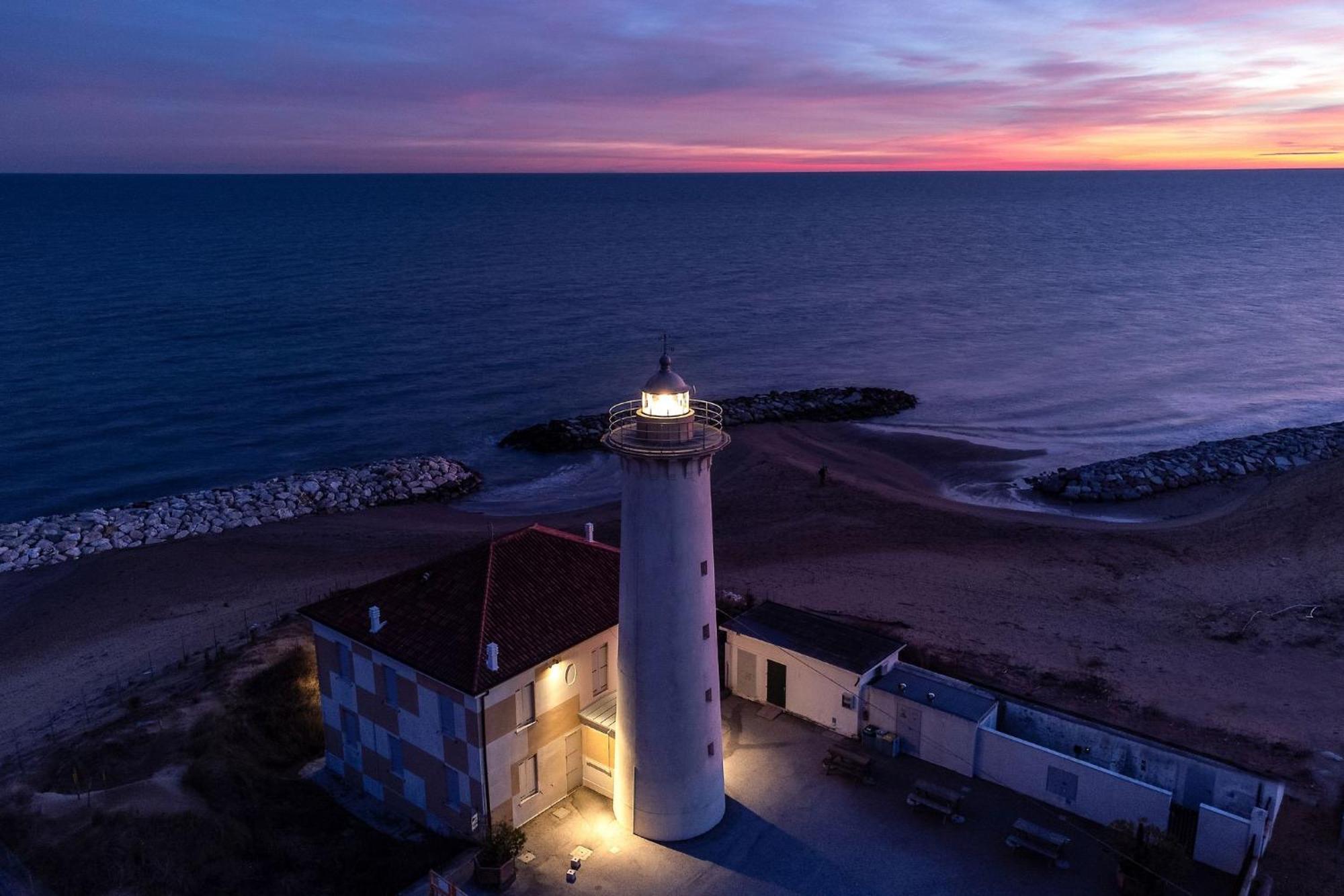 Three-room Bright Flat 150m From The Sea